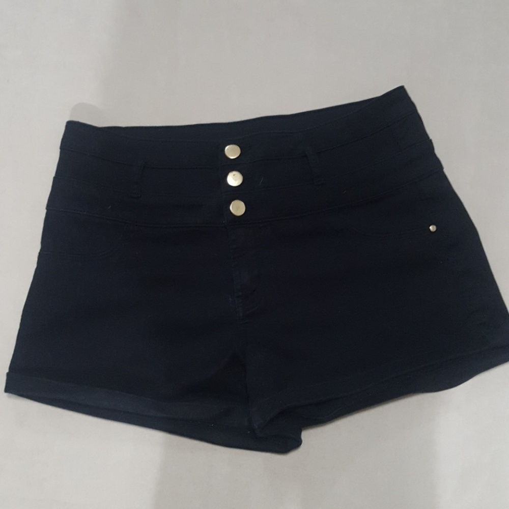Refuge Black Shorts - Size 8